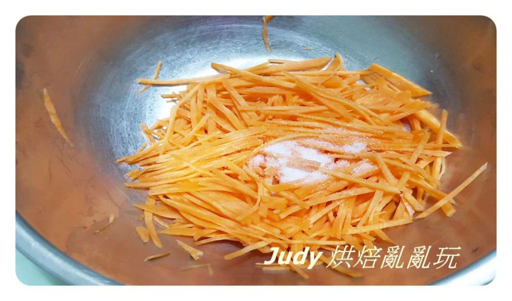 超简易台式腌萝卜~酸甜、脆口的加工步骤