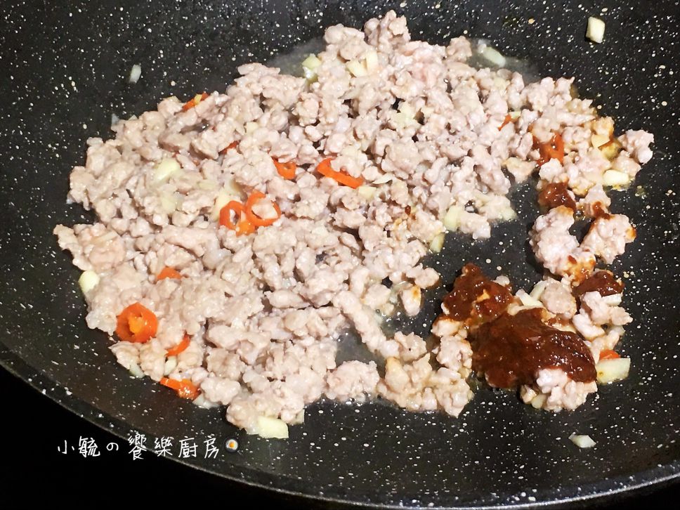 猪肉鲜蔬豆腐煲的加工步骤