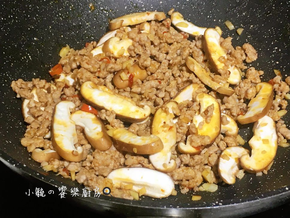 猪肉鲜蔬豆腐煲的加工步骤