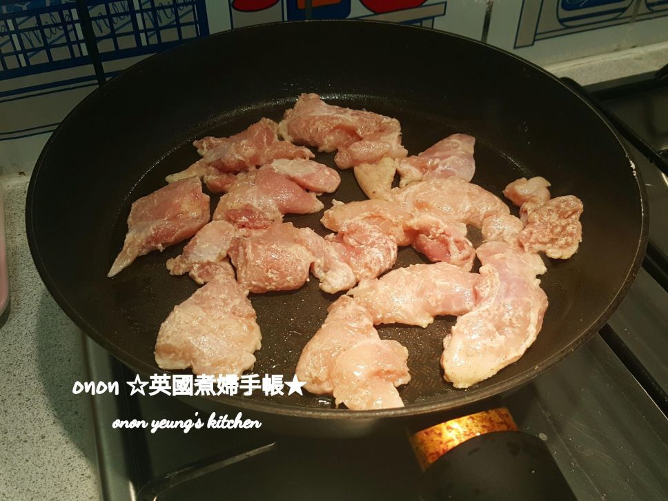 照烧马铃薯鸡腿肉
家常便当菜🍗新手晚餐的加工步骤