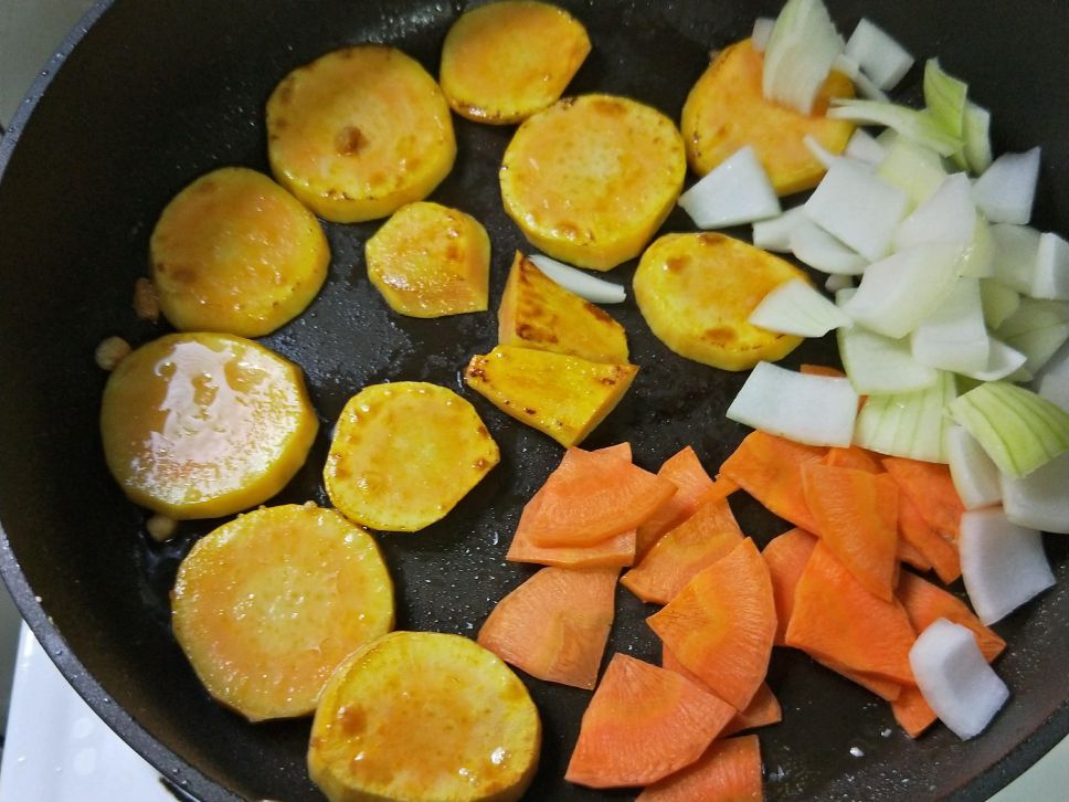 黑醋鸡肉蔬食的加工步骤