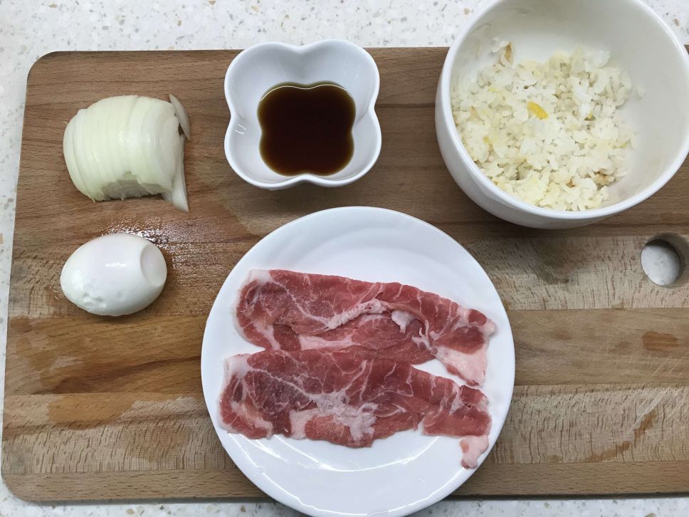 寿喜烧肉玉子饭团＿吃了干杯不醉的加工步骤