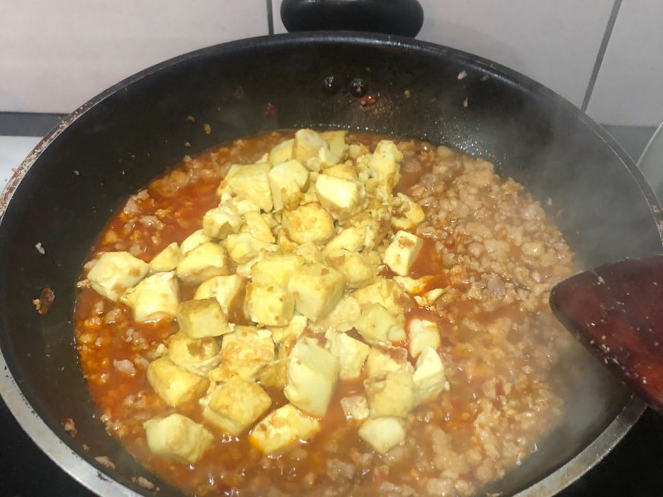 下饭的菜餚-麻婆豆腐的加工步骤