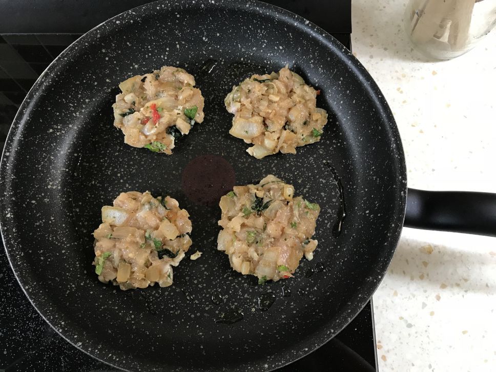 中东风低脂鸡胸汉堡排＿便当菜、口袋饼的加工步骤