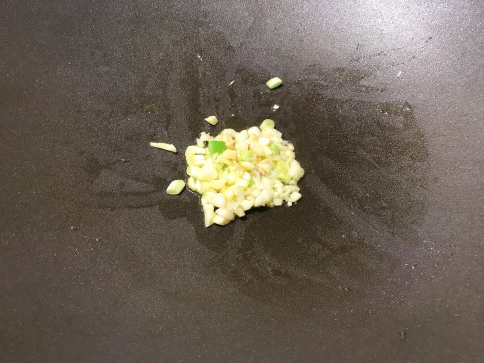 泡菜味增油豆腐炒肉末的加工步骤