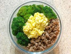 日式三色丼饭 鸡鬆盖饭 快速便当菜