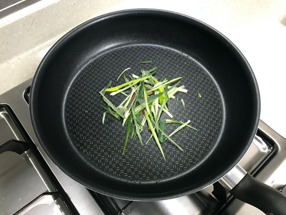 五花肉片炒豆芽的加工步骤