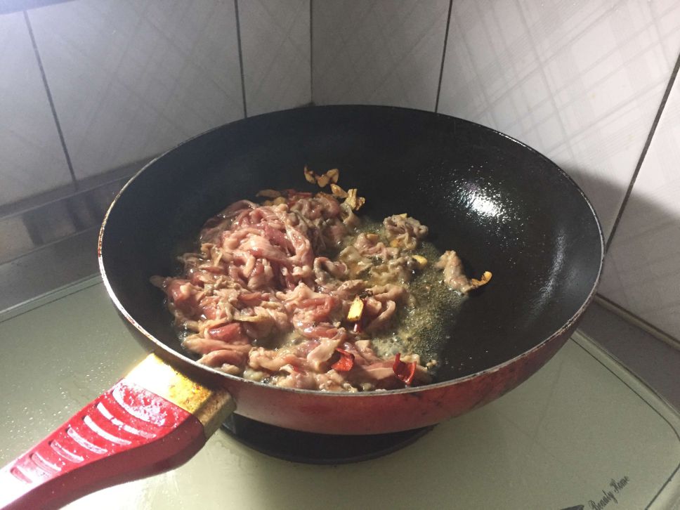 傅培梅食谱：葱爆牛肉的加工步骤