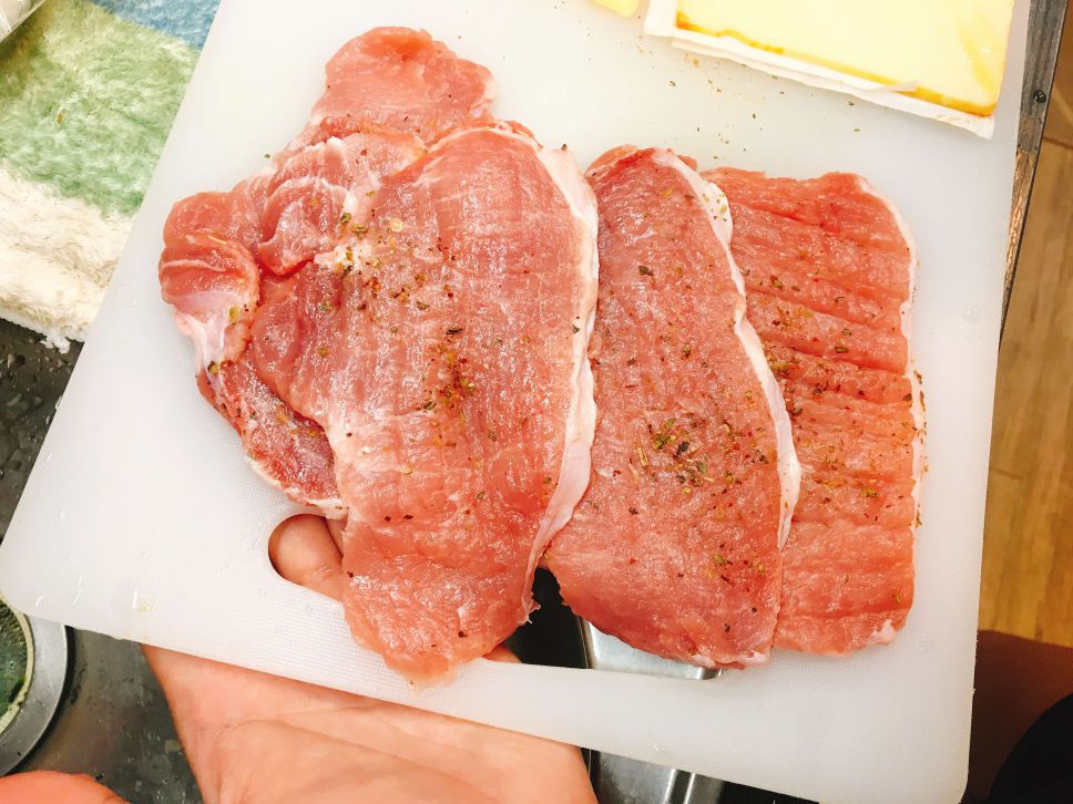 🧀牵丝火腿炸猪排🥩的加工步骤