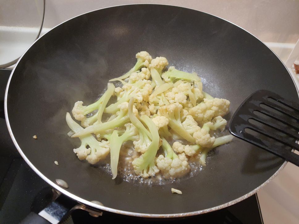 【宅在家美食】广达香肉酱花椰菜的加工步骤