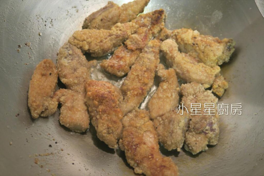 台式炸排骨(瓦斯炉油炸&水波炉)的加工步骤