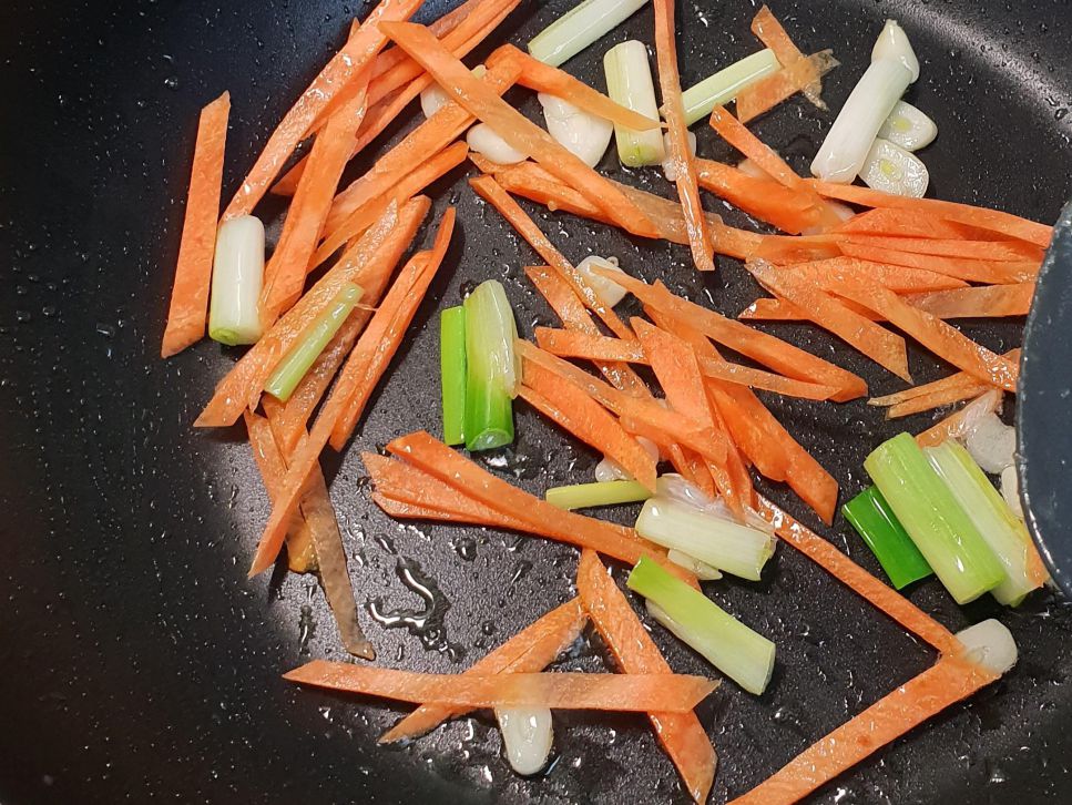 鸡肉炒筊白笋的加工步骤