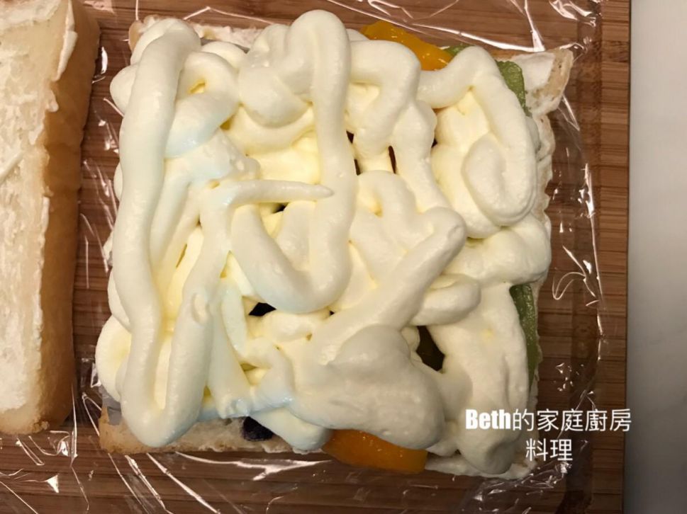 鲜奶油水果三明治的加工步骤