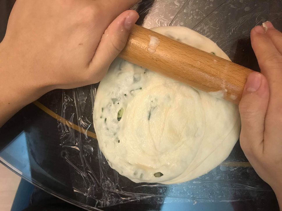 手作葱油饼的加工步骤