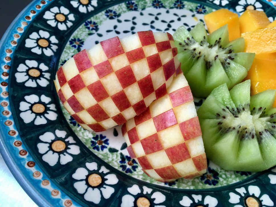 鲑鱼起司蛋沙拉蔬果三明治优格🍎🥝芒果的加工步骤