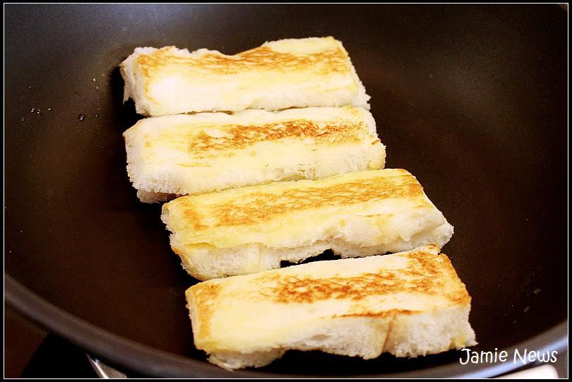 【15分钟早餐】Grill Cheese 烤起司三明治的加工步骤