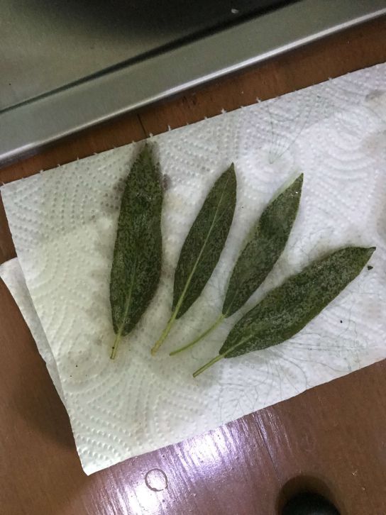 奶油炸鼠尾草吐司早餐的加工步骤