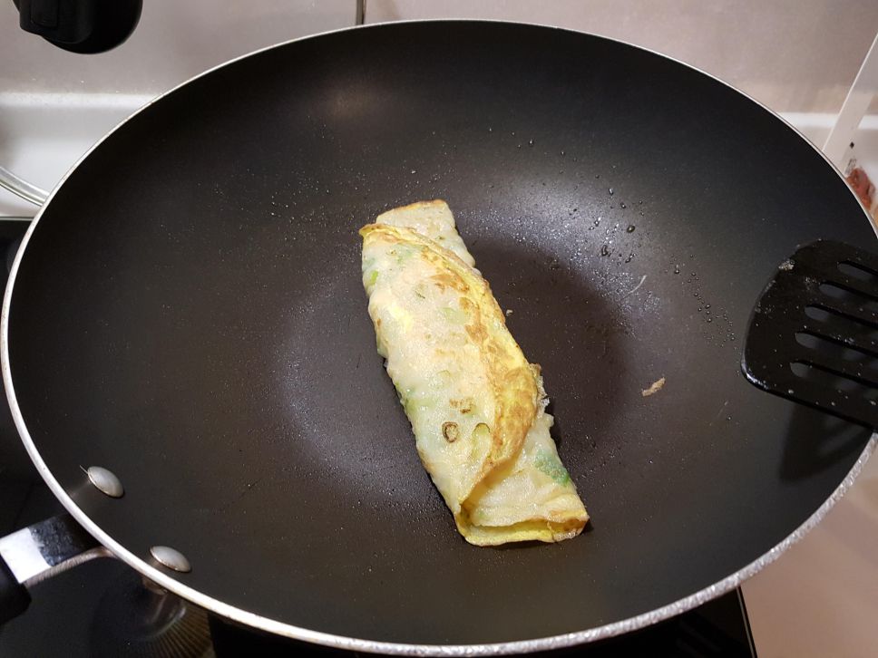 【中式早餐】自製面糊火腿蛋饼的加工步骤