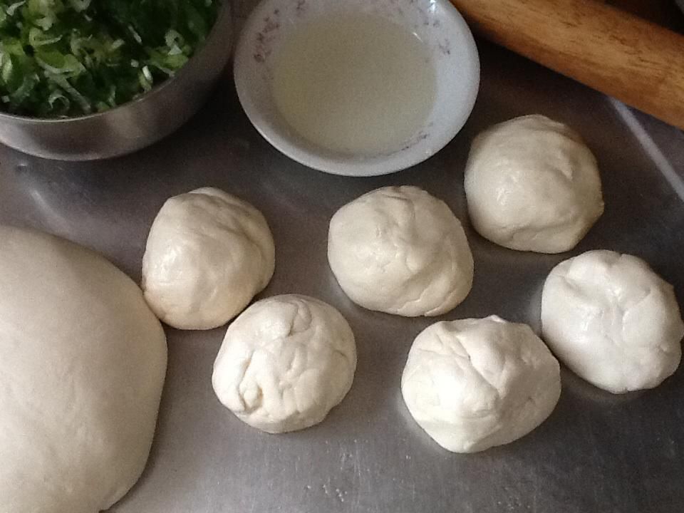 葱蛋饼-自己做饼皮（外酥内软）的加工步骤