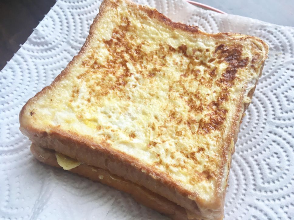 超简单早午餐🍞草莓季法国吐司的加工步骤