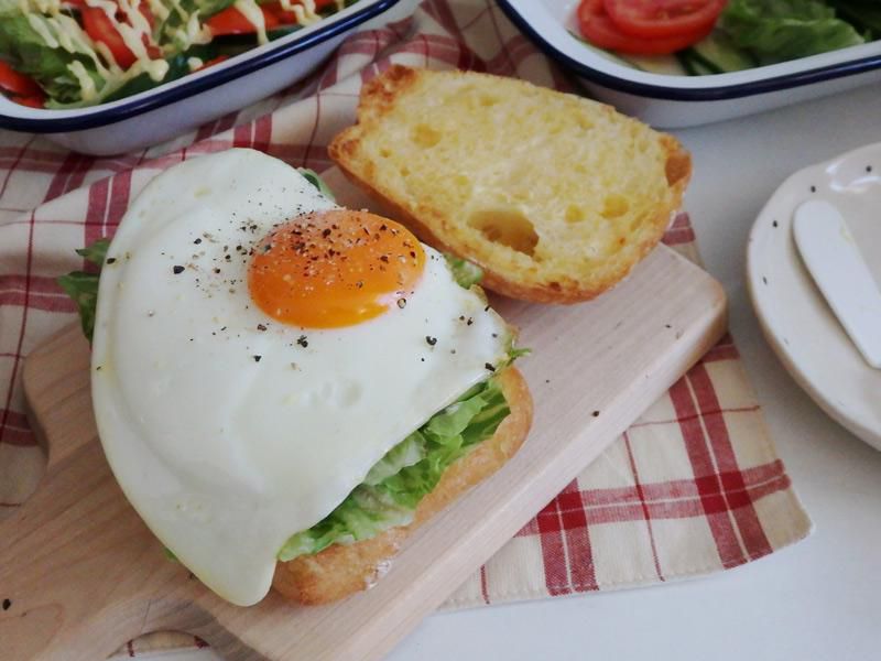 [Brunch]恰巴提尼太阳蛋三明治的加工步骤