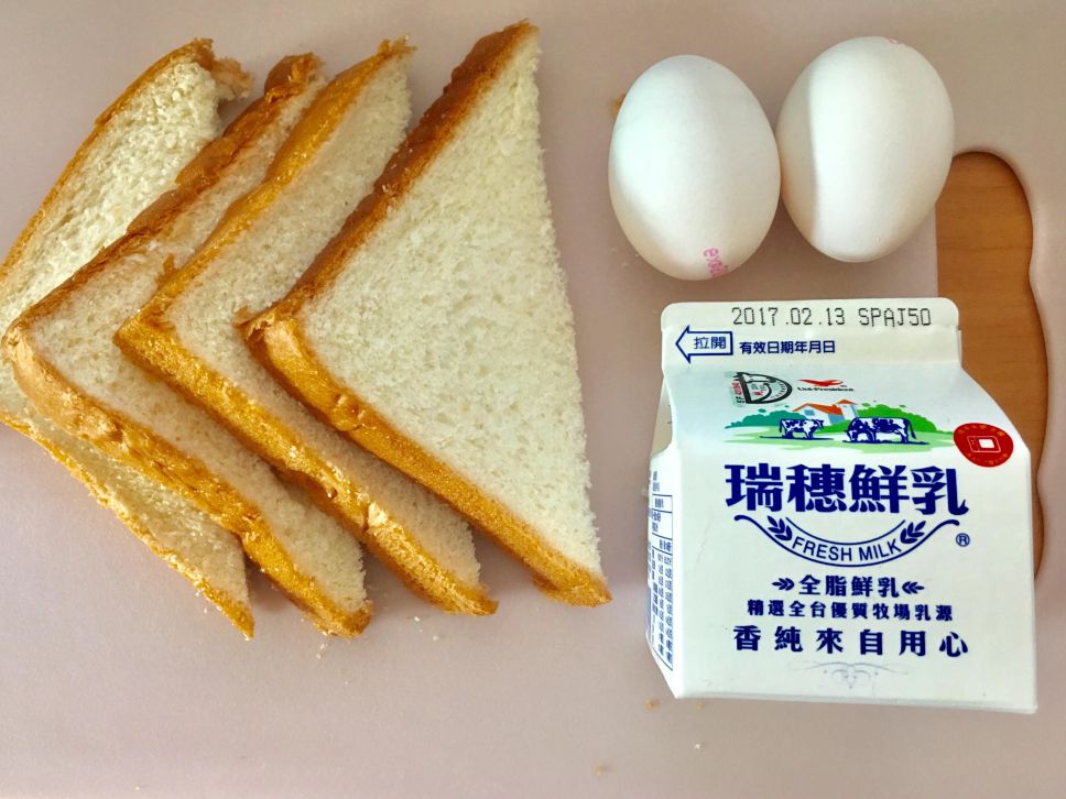 超简单早午餐🍞草莓季法国吐司的加工步骤