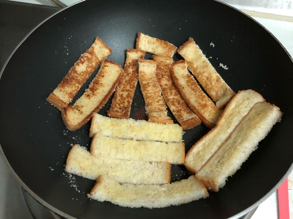 奶油🧈🍞酥条的加工步骤