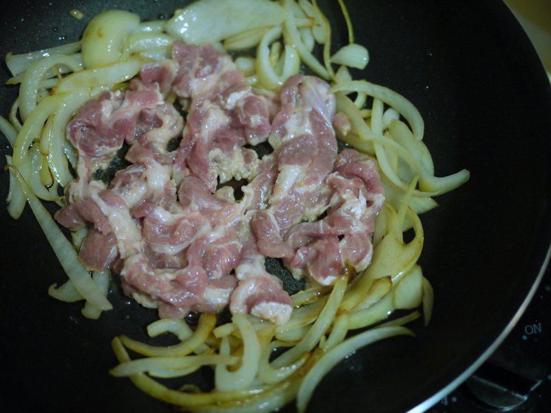 ♫【深夜食堂】姜汁烧肉定食「生姜焼き定食」的加工步骤