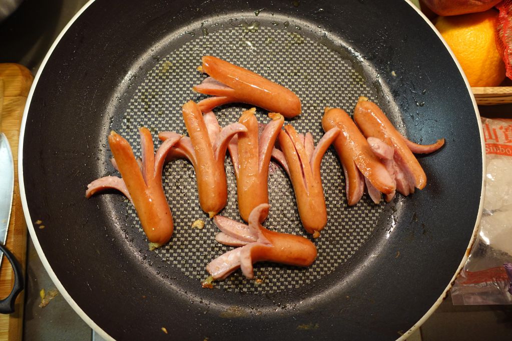 [深夜食堂]  八爪鱼肠 ＋玉子烧 食谱的加工步骤