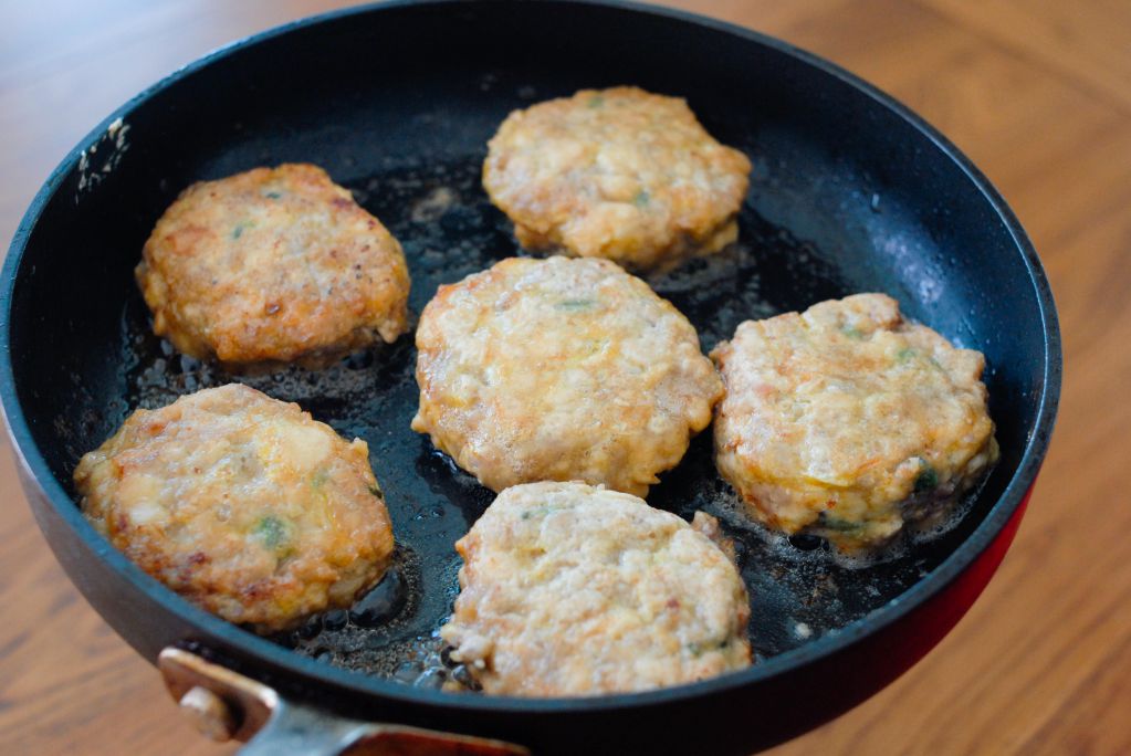 家常鸡蛋豆腐肉饼的加工步骤