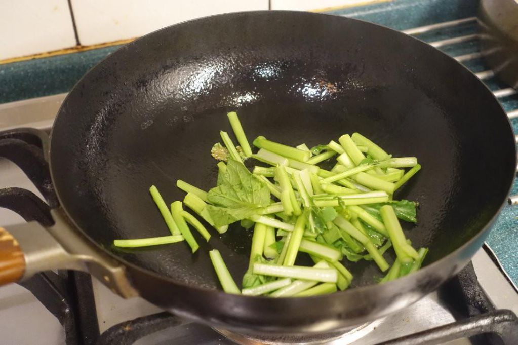 梅味噌製作，芝麻梅味噌小松菜的加工步骤