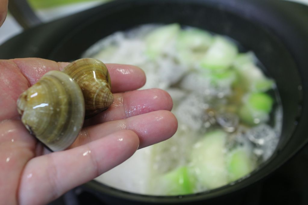 超鲜美!丝瓜小卷米粉汤(昆布汤底)的加工步骤