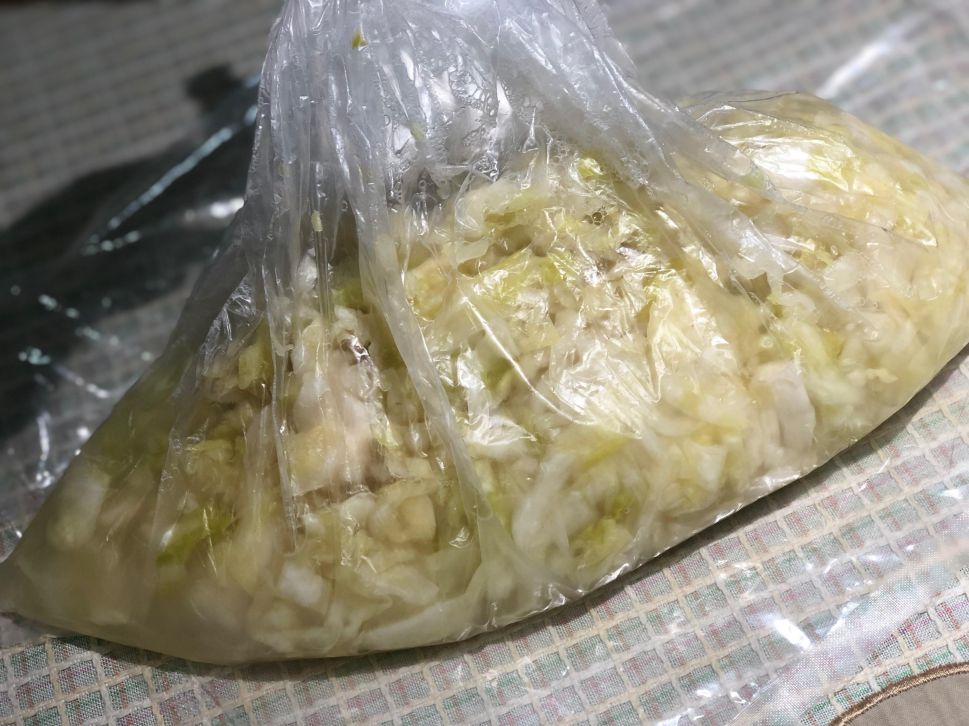 德式酸菜/塑胶袋版。高丽菜保存发酵食的加工步骤