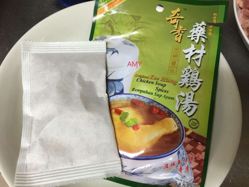 药炖食谱-奇香药材鸡汤的加工步骤