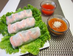 越南春卷[Vietnamese Fresh Spring Rolls with Shrimp and dipping sauses]