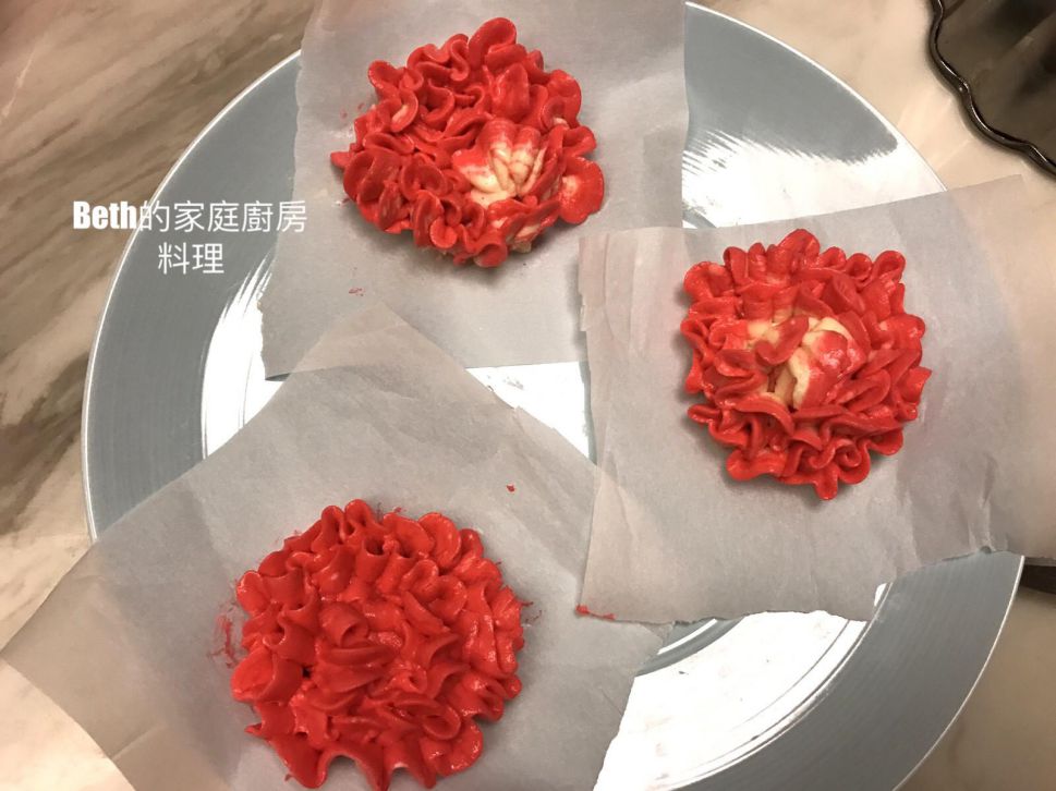 康乃馨杯子蛋糕，母亲节的加工步骤