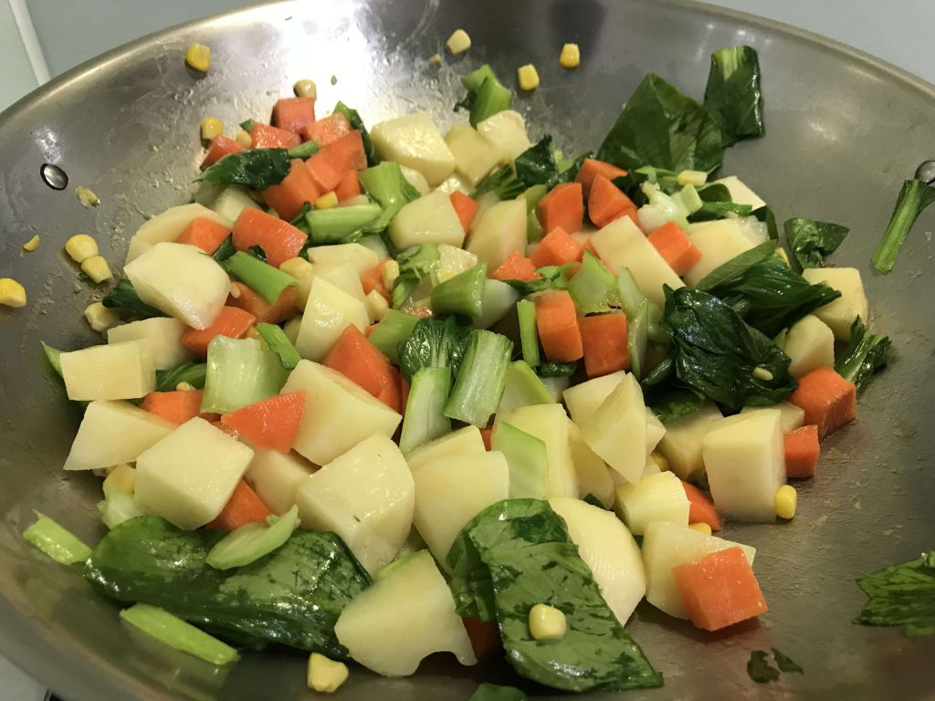 鲜蔬白酱焗烤饭（奶素）的加工步骤