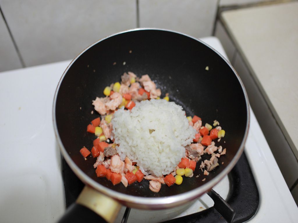 宝宝食谱【焗烤鲜蔬鲑鱼饭】的加工步骤