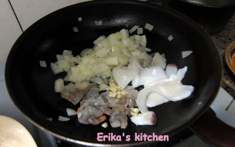 Erika's kitchen 蕃茄海鲜焗烤饭的加工步骤