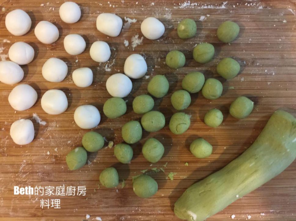 杏仁红豆汤加汤圆的加工步骤