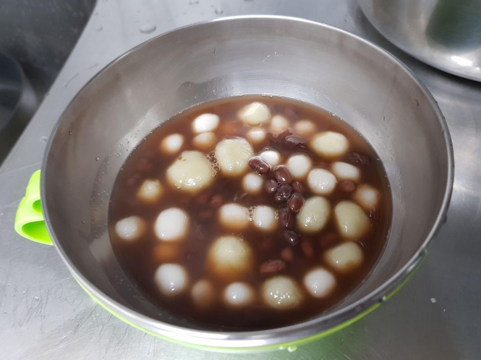 亲子手作：抹茶红豆汤圆的加工步骤