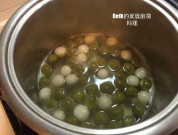 杏仁红豆汤加汤圆