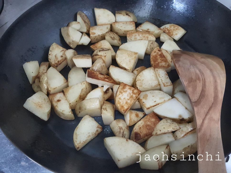 奶油香煎香料牛排佐野菇马铃薯的加工步骤