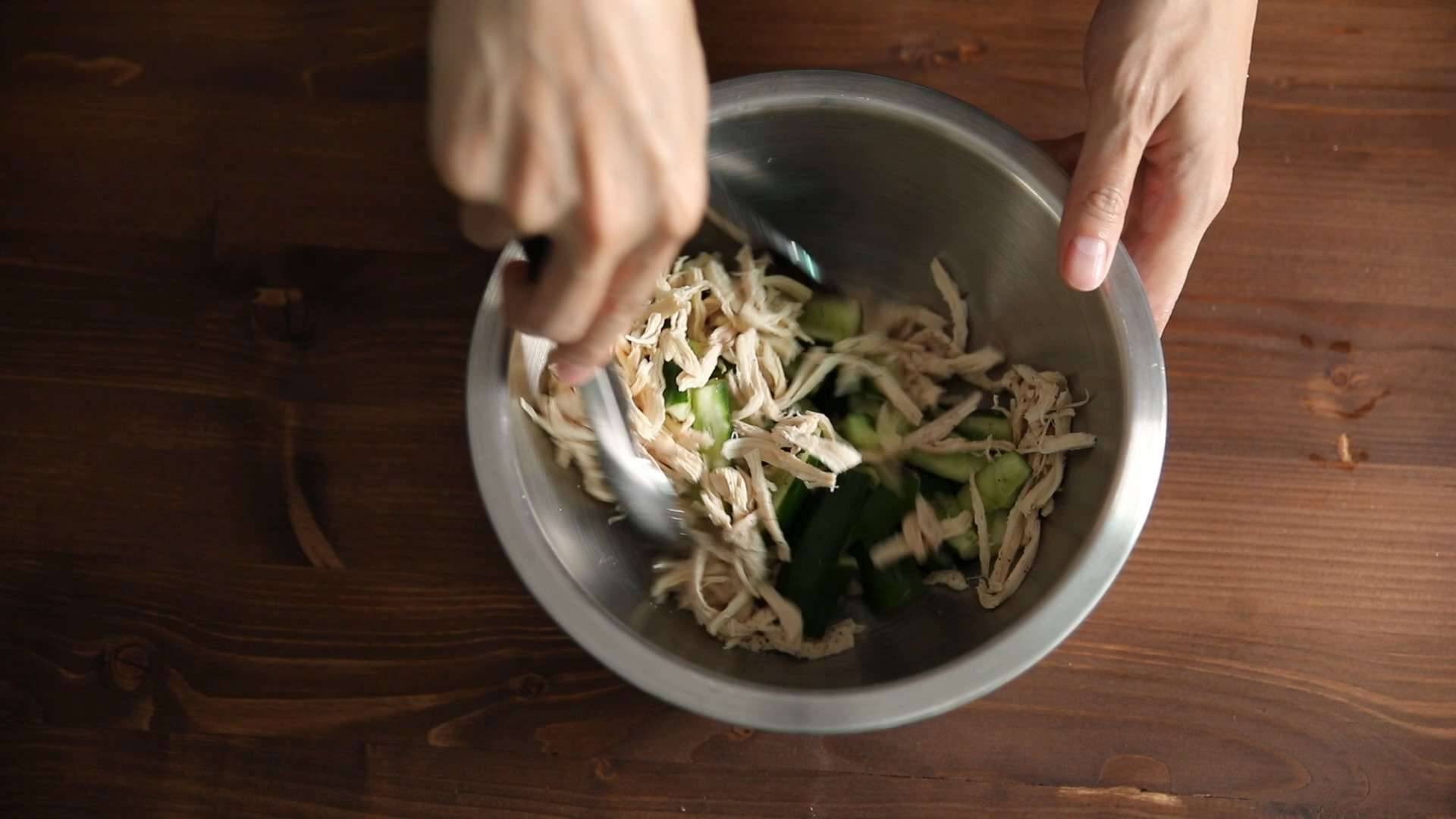 凉拌鸡丝小黄瓜 (影音食谱)的加工步骤