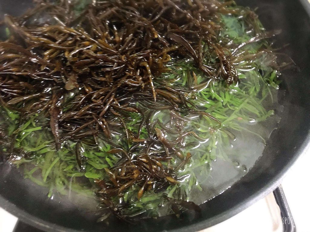 凉拌羊栖菜톳나물무침的加工步骤