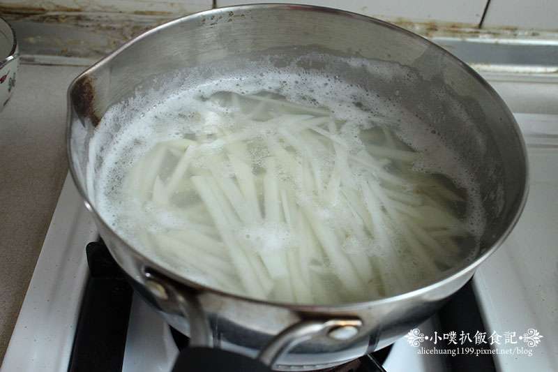 凉拌开胃小菜~(酸辣)凉拌土豆丝的加工步骤