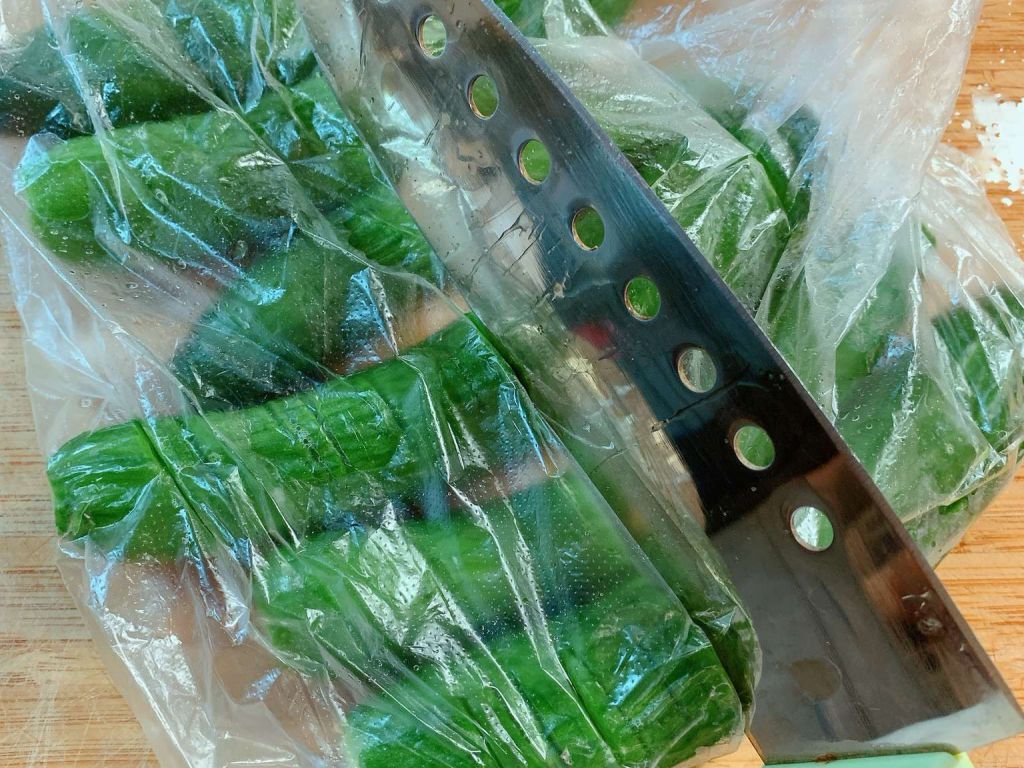 🥒凉拌小黄瓜🥒的加工步骤