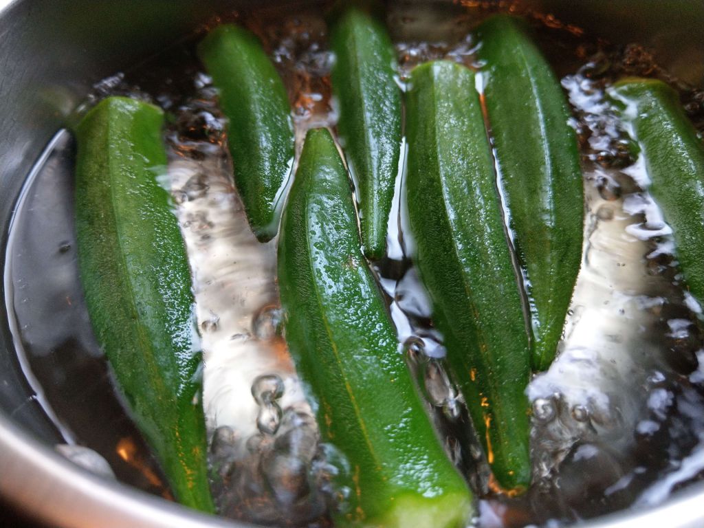 🌽和风玉米笋秋葵沙拉的加工步骤