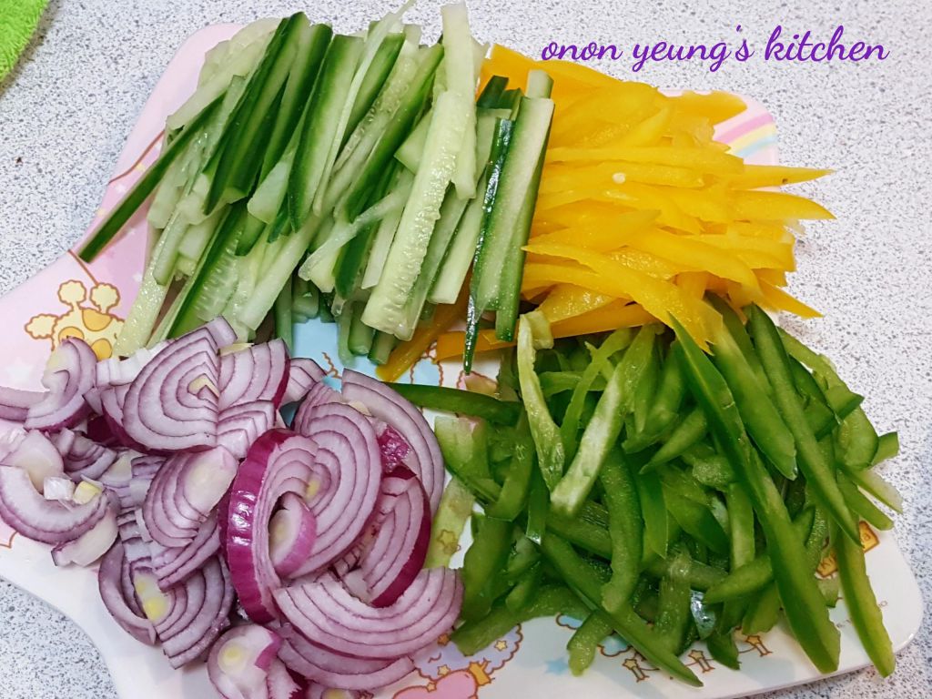 韩式冬粉炒杂菜
简易。家常菜。新手食谱的加工步骤