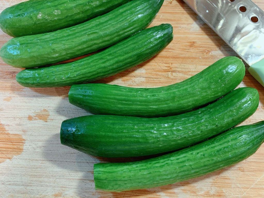 🥒凉拌小黄瓜🥒的加工步骤